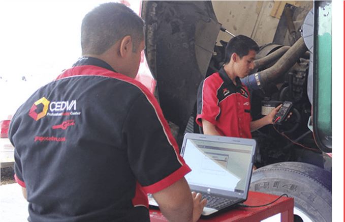 Mecánico automotriz a diesel
