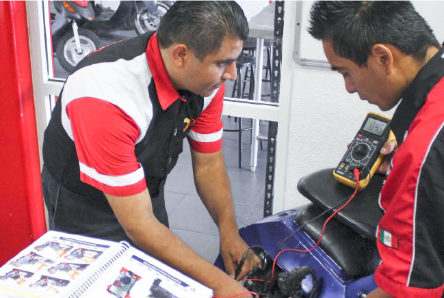Mecánico especialista en motocicletas