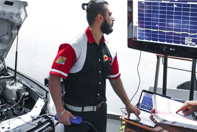 Mecánico automotriz a gasolina